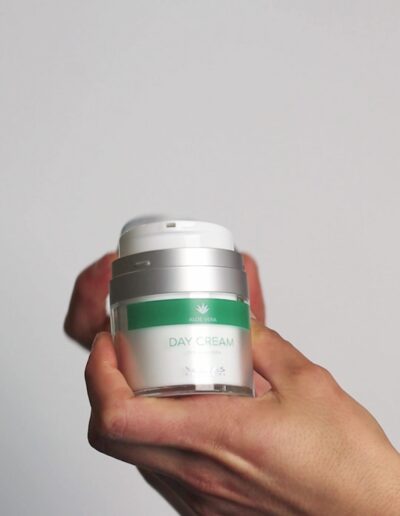 Vegas Cosmetics Aloe Vera Tagescreme 70 Prozent Bio-Anteil Gigis Travel World